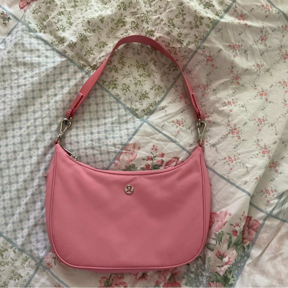 Lululemon Athletica Pink Shoulder Bag with Crescent Shape 3L city essentials